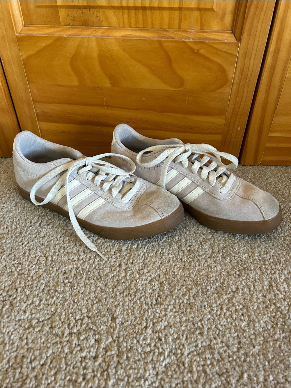 Light pink Adidas shoes - Picture 2 of 6